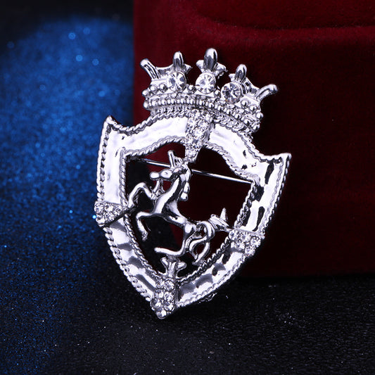 Broche Vintage con Coronas de Diamantes para Traje de Caballero