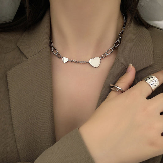 Collar Asimétrico Corazón Minimalista en Cadena de Clavícula