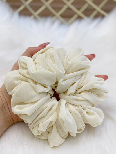 Coletero de Chifón Perla con Flor para el Cabello en Color Puro - Image 5