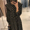 Vestido de Encaje con Cuello Amplio y Parches Decorativos
