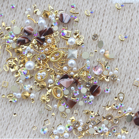 Adornos de Uñas con Cadena Metálica, Remaches y Perlas - Image 4