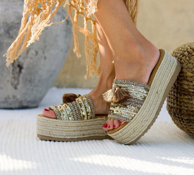 Sandalias y Pantuflas Huecas con Suela Gruesa para Mujer - Image 11