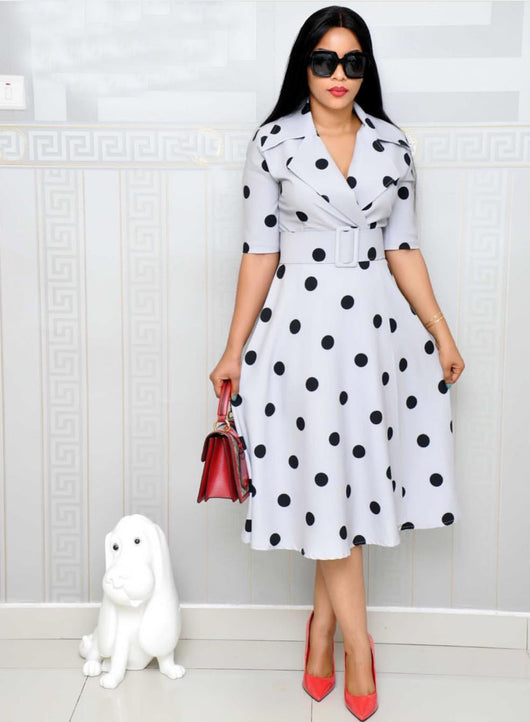 Traje de Vestir con Cuello de Lunares y Cinturón Talla Grande - Image 5