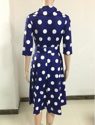 Traje de Vestir con Cuello de Lunares y Cinturón Talla Grande - Image 9