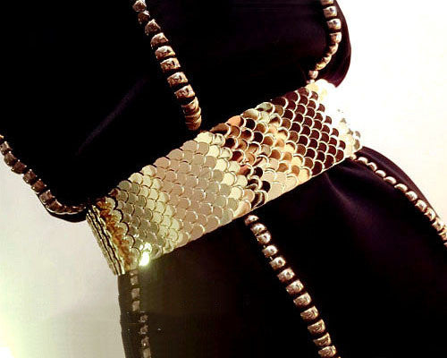 Faja Reductora para Mujer con Detalles Metálicos y Costuras Decorativas