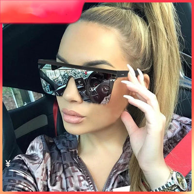 Oversize flat-top sunglasses with brown gradient lenses and a brown frame featuring a subtle leopard print. - Image 21