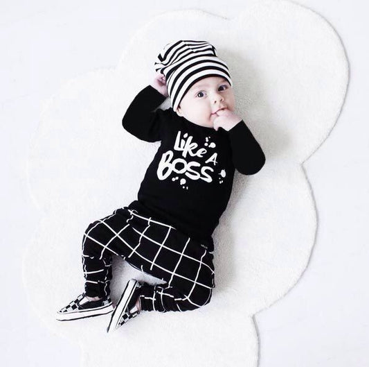Conjunto de Dos Piezas Bebé LIKE A BOSS con Letras en Manga Larga