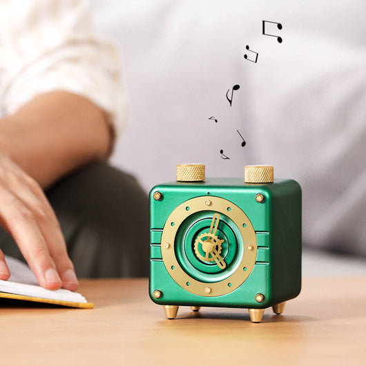 Parlante Bluetooth Retro Verde con Diseño de Reloj, Radio FM y Micrófono