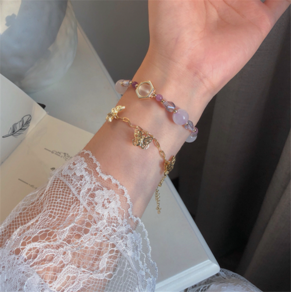 Pulsera de Amatista y Piedra de Luna con Mariposa de Metal - Diseño Exclusivo