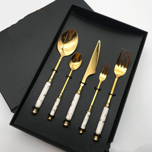 Cubertería de Acero Inoxidable con Detalles Dorados y Mango de Cerámica - Image 3