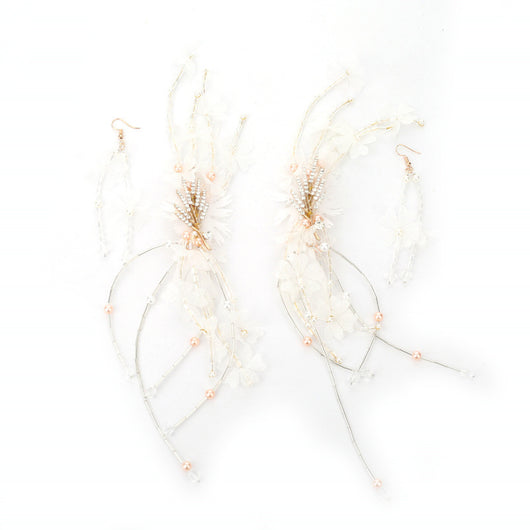 Tocado Nupcial con Aretes de Flores y Flecos Largos - Image 6