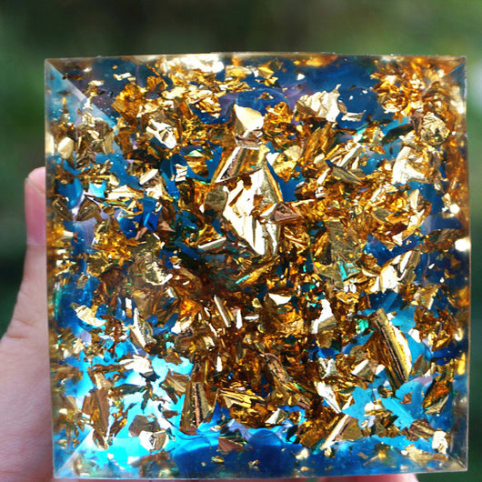 Pirámide Orgonita 60mm con Esfera de Amatista y Obsidiana Natural - Image 2