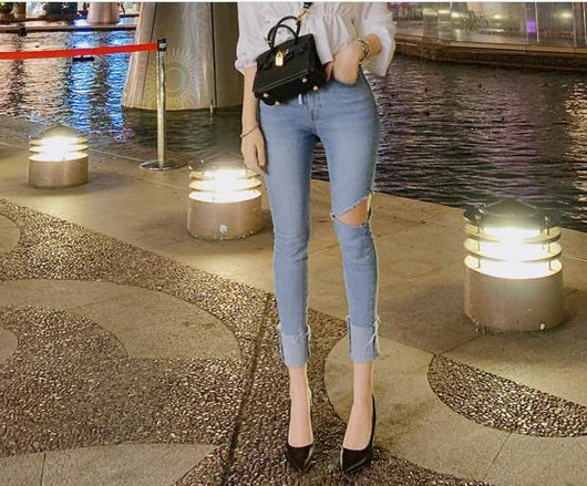 Jeans Cortos Talle Alto con Bordes Crudos y Roturas - Image 10