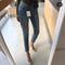 Jeans Cortos Talle Alto con Bordes Crudos y Roturas