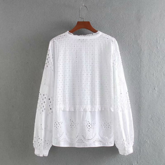 Camisa Elegante de Cuello Alto con Bordado y Detalles Recortados - Image 2