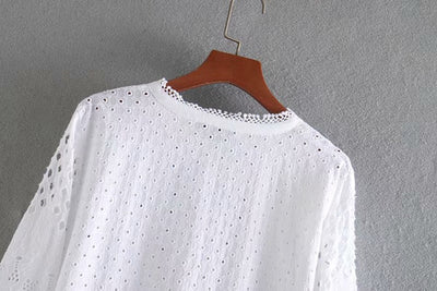 Camisa Elegante de Cuello Alto con Bordado y Detalles Recortados - Image 5
