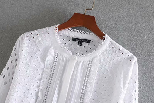 Camisa Elegante de Cuello Alto con Bordado y Detalles Recortados - Image 7