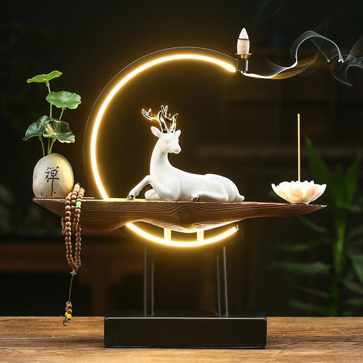 Anillo Luminoso de Venado en Porcelana Blanca para Sala de Estar