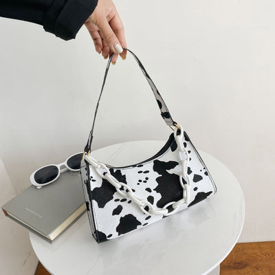 Bolso de Hombro Versátil con Estampado de Vaca - Image 6
