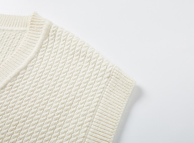 Chaleco Blanco Minimalista sin Mangas - Image 21