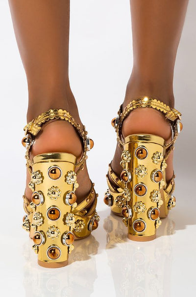 Sandalias de Tacón Dorado Espejo - Image 3