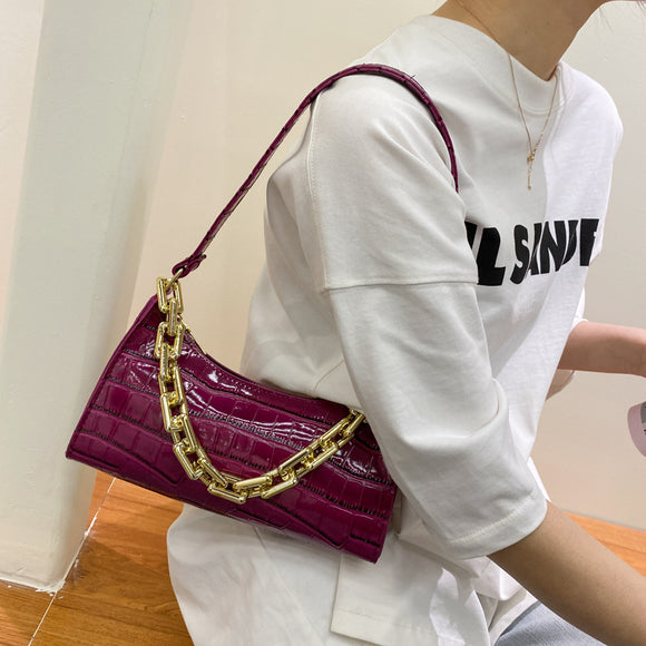 Bolso Bandolera con Cadena y Diseño Baguette Axilar