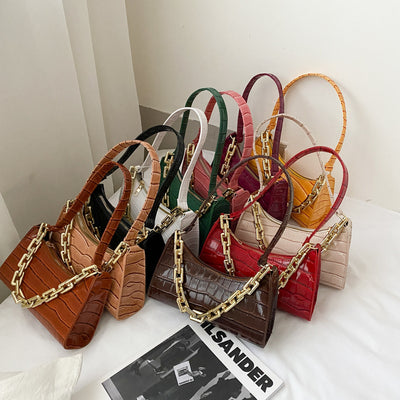 Bolso Bandolera con Cadena y Diseño Baguette Axilar