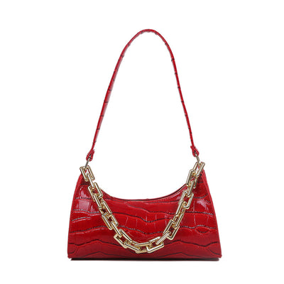 Bolso Bandolera con Cadena y Diseño Baguette Axilar - Image 12