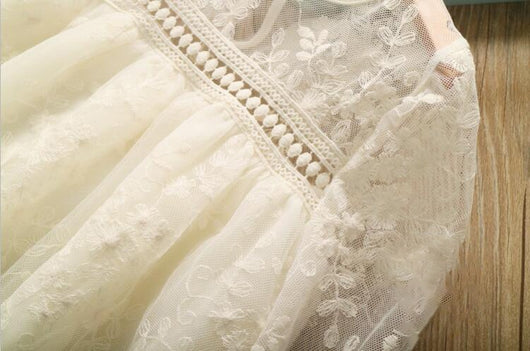 Vestido Princesa Niña con Encaje Calado y Cuello Redondo - Image 8