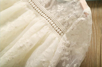 Vestido Princesa Niña con Encaje Calado y Cuello Redondo - Image 6