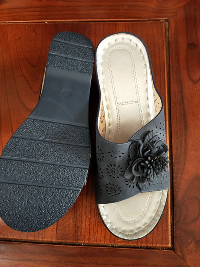 Sandalias Retro con Flores Caladas y Plataforma Elevadora - Image 13