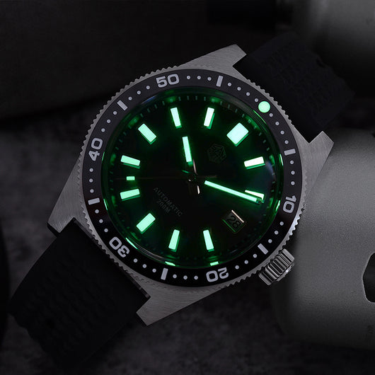 Reloj Sumergible con Espejo de Zafiro y Movimiento Mecánico