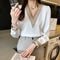 Blusa Blanca de Encaje con Cuello en V y Manga Larga para Mujer