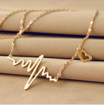 Collar Corazón de Acero Titanio con Cadena Dorada y Colgante Pulsador de Latido - Image 5