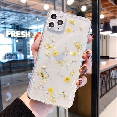 Funda para Celular con Flores Secas en Resina Epoxi Transparente - Image 4