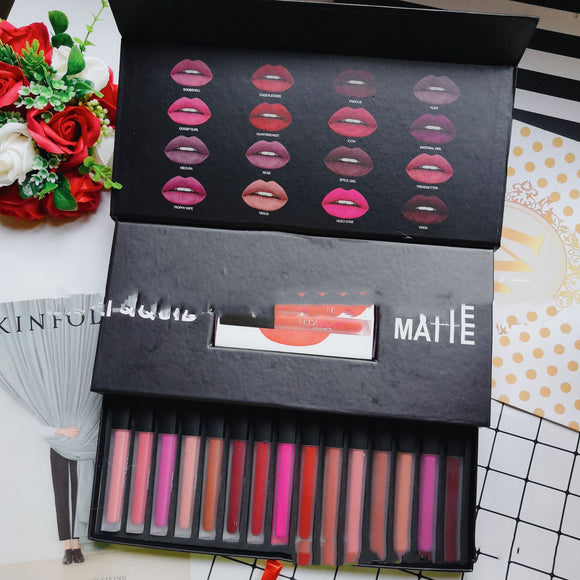 Estuche de 16 Labiales Waterproof Larga Duración + Gloss