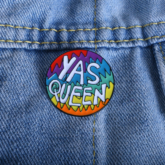 Pelota Decorativa Ondulada Multicolor con Letras en Inglés - Image 3