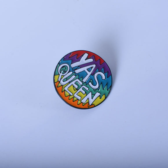 Pelota Decorativa Ondulada Multicolor con Letras en Inglés