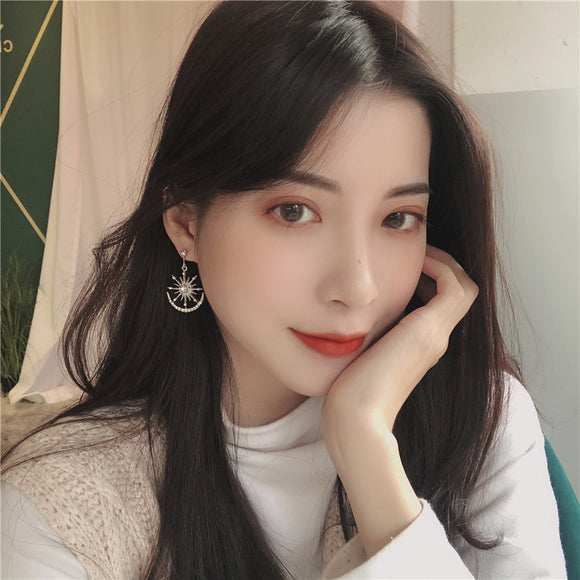 Aretes de Estrella y Luna Incrustados - Diseño Minimalista para Chicas Modernas