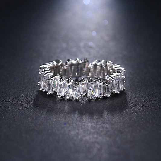 Anillo de Circonita Elegante para Mujer - Joyería Minimalista y Sofisticada