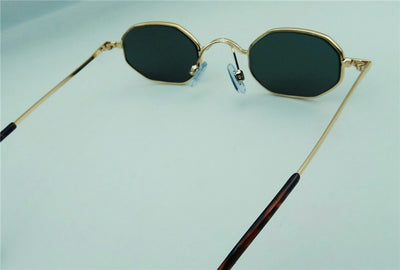 Minimarco Hexagonal con Gafas de Sol Decorativas - Image 3