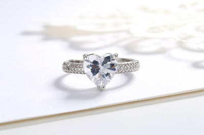 Anillo de Corazón Circonia Blanca Chapado en Oro Blanco - Image 5