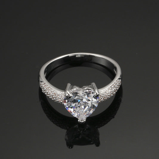 Anillo de Corazón Circonia Blanca Chapado en Oro Blanco