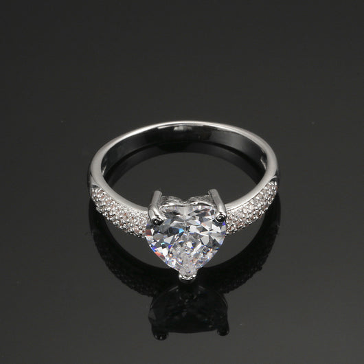 Anillo de Corazón Circonia Blanca Chapado en Oro Blanco