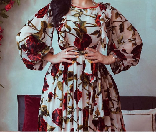 Vestido Bohemio Estampado Rosa Volantes Inspiración Medio Oriente - Image 3