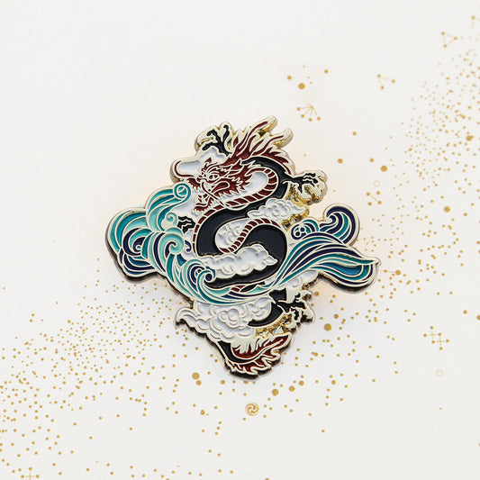 Broche Dragón Chino Cabalgando Vientos y Olas - Insignia Conmemorativa de Viento Nacional