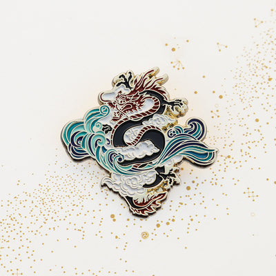 Broche Dragón Chino Cabalgando Vientos y Olas - Insignia Conmemorativa de Viento Nacional