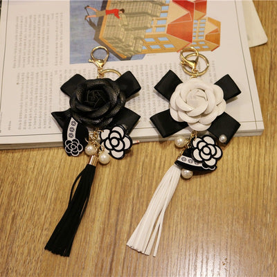 Llavero de Cuero PU Estilo Coreano con Dije Flor de Camelia - Image 7