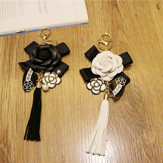 Llavero de Cuero PU Estilo Coreano con Dije Flor de Camelia - Image 3