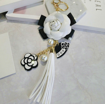 Llavero de Cuero PU Estilo Coreano con Dije Flor de Camelia - Image 5